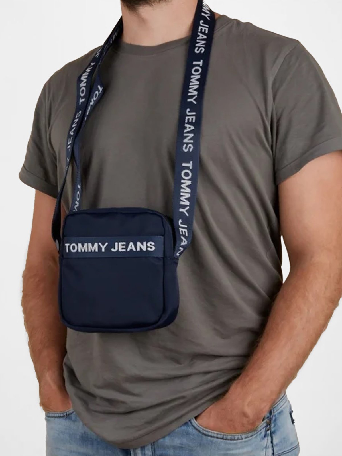 TOMMY JEANS