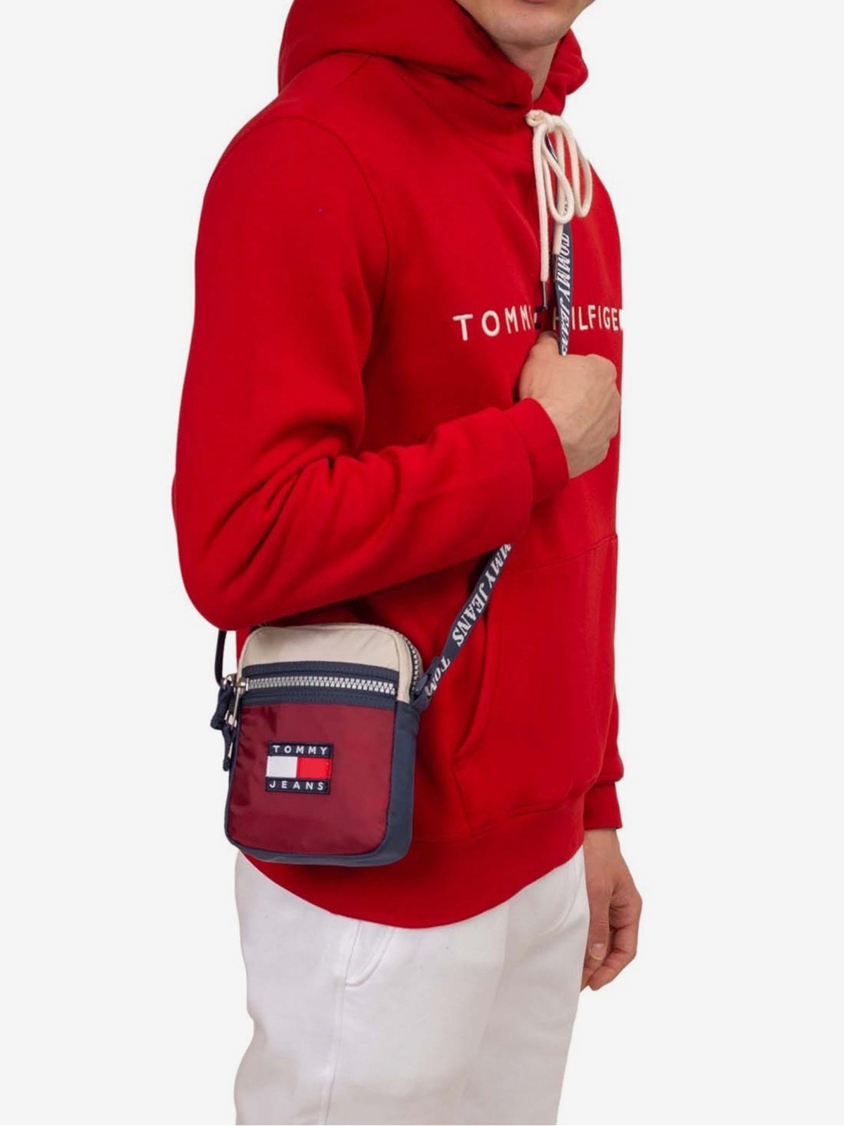 TOMMY JEANS