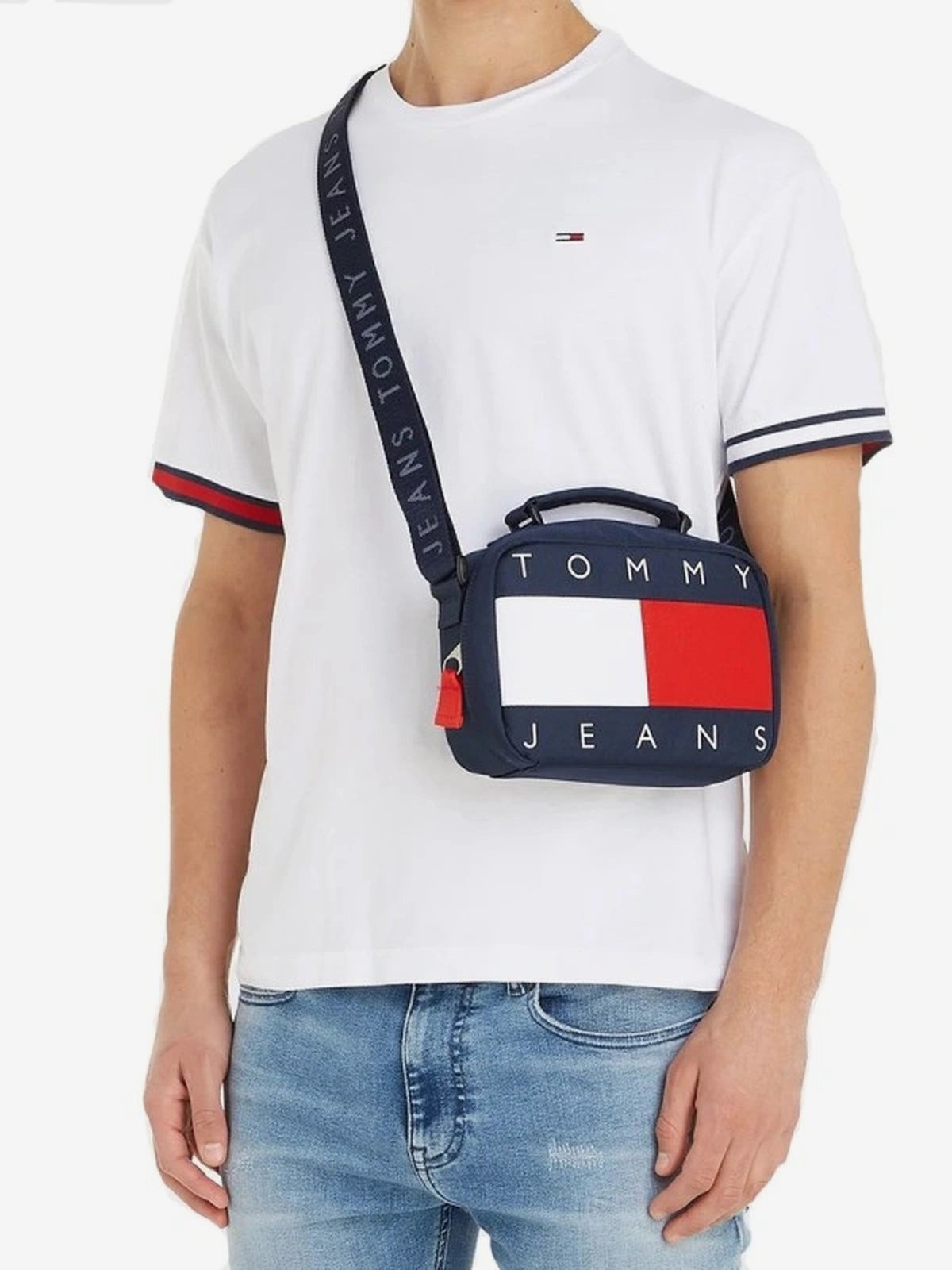 TOMMY JEANS