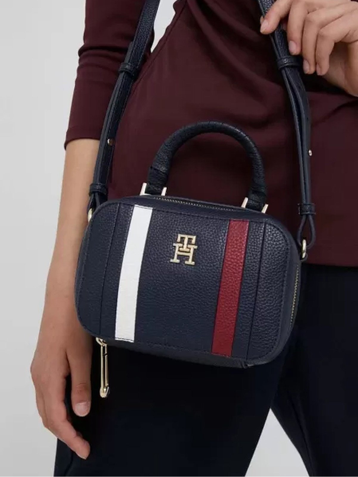 TOMMY HILFIGER