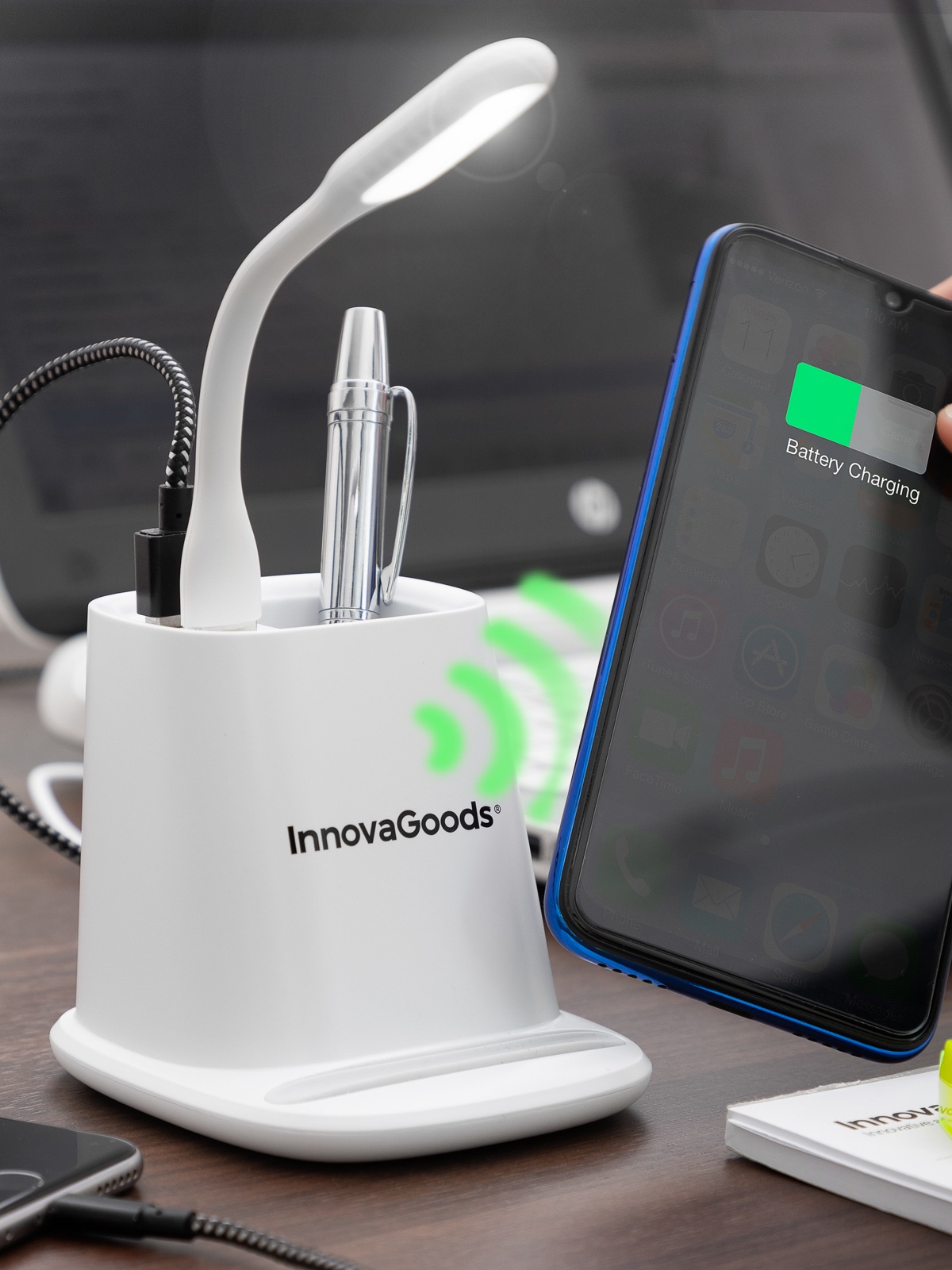 INNOVAGOODS | Беспроводная зарядка с держателем и USB светодиодной лампой,  8,8x7x9 см | Membershop.lv